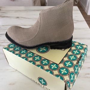 New in box Charleston Shoe Liberty boot. Tan Herringbone size 8. New in box